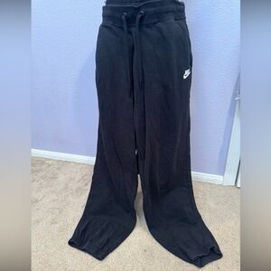 Black Nike women’s sweatpants sz XL